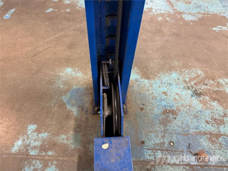 Rotary SM302-300 4 Post 30000 lb Vehicle Lift Építőipar - Egyebek