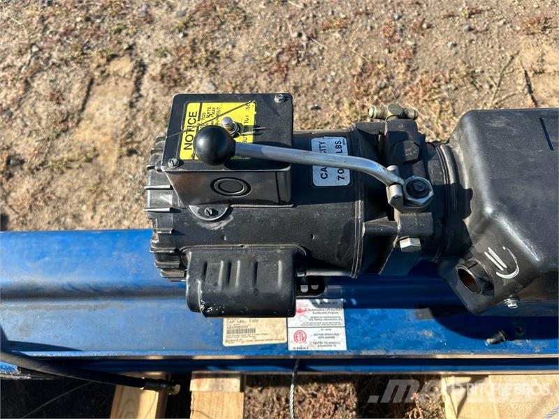  Rotary SP0A7100 2 Post 7000 lb Vehicle Lift Gradbeništvo - drugo