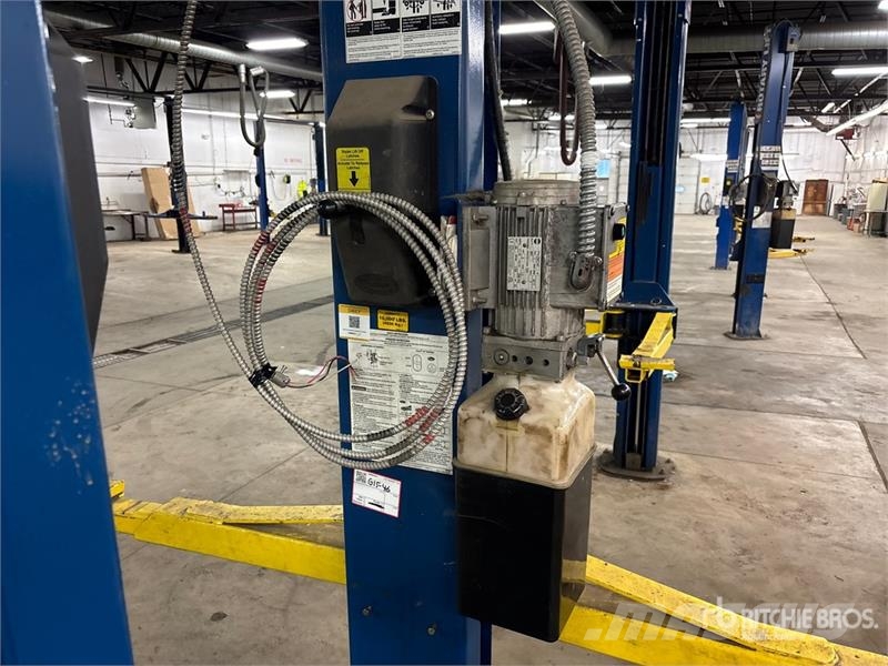  Rotary SPO10N700 2 Post 10000 lb Vehicle Lift معدات البناء - غير ذلك
