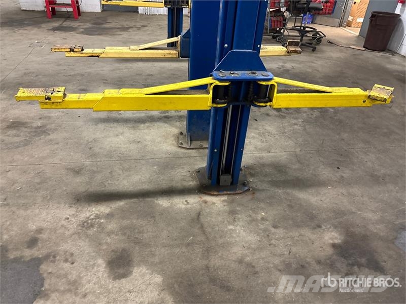  Rotary SPO10N700 2 Post 10000 lb Vehicle Lift Építőipar - Egyebek