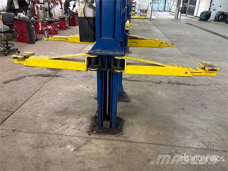  Rotary SPO10N700 2 Post 10000 lb Vehicle Lift معدات البناء - غير ذلك