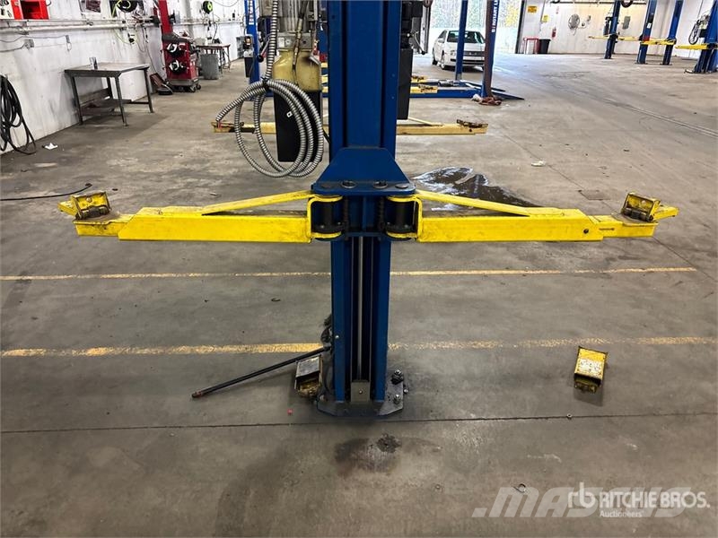 Rotary SPO10N700 2 Post 10000 lb Vehicle Lift Építőipar - Egyebek