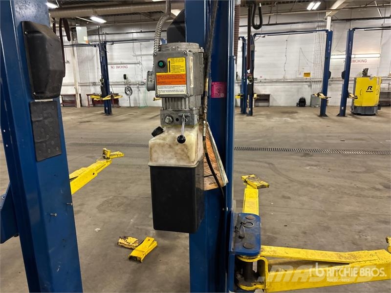  Rotary SPO10N700 2 Post 10000 lb Vehicle Lift Építőipar - Egyebek