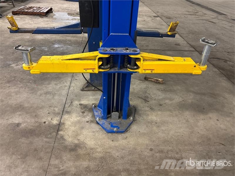  Rotary SPO12N10T5 2 Post 12000 lb Vehicle Lift Stavebnictví - ostatní
