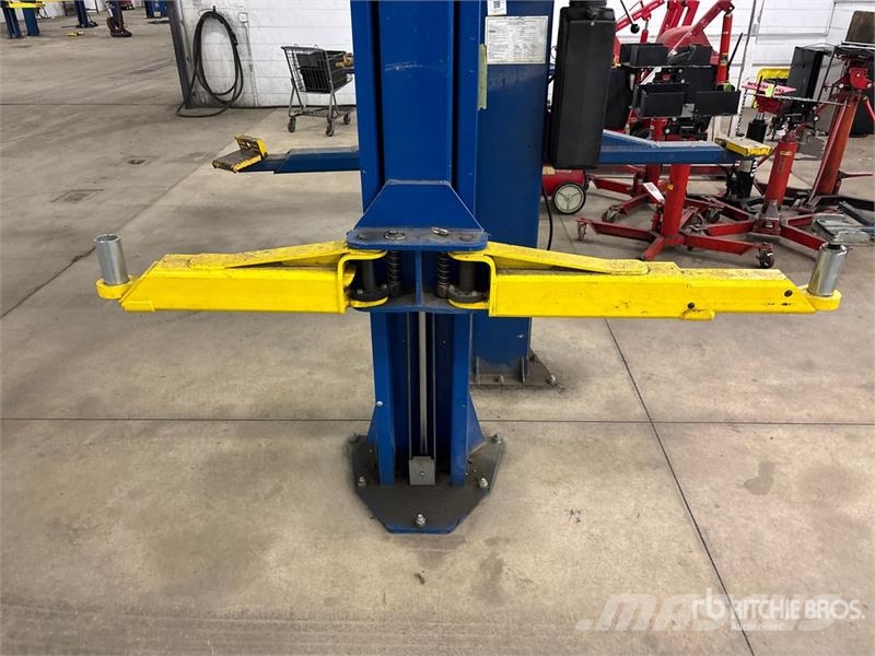 Rotary SPO12N7T5 2 Post 12000 lb Vehicle Lift Építőipar - Egyebek