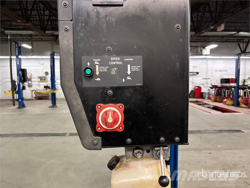  Rotary SPO12U7T5 2 Post 12000 lb Vehicle Lift معدات البناء - غير ذلك