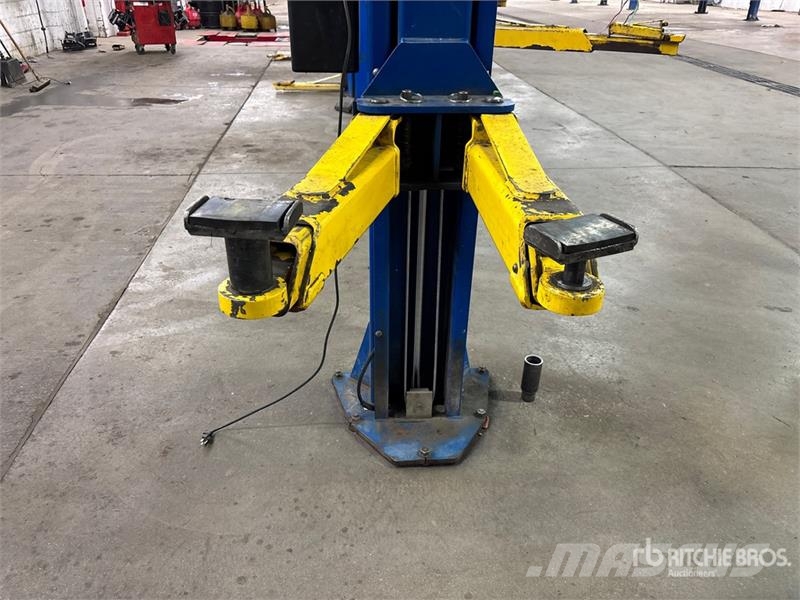  Rotary SPO12U7T5 2 Post 12000 lb Vehicle Lift معدات البناء - غير ذلك
