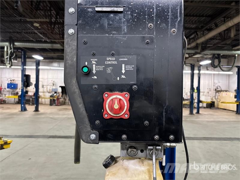  Rotary SPO12U7T5 2 Post 12000 lb Vehicle Lift معدات البناء - غير ذلك