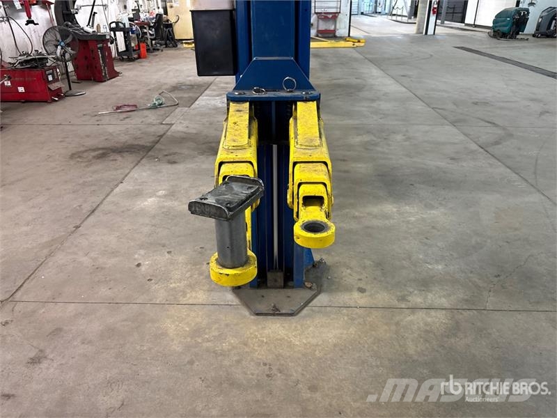  Rotary SPO12U7T5 2 Post 12000 lb Vehicle Lift معدات البناء - غير ذلك