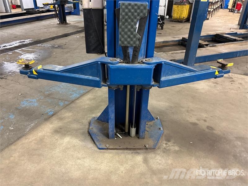  Rotary SPO18N310 2 Post 18000 lb Vehicle Lift Gradbeništvo - drugo