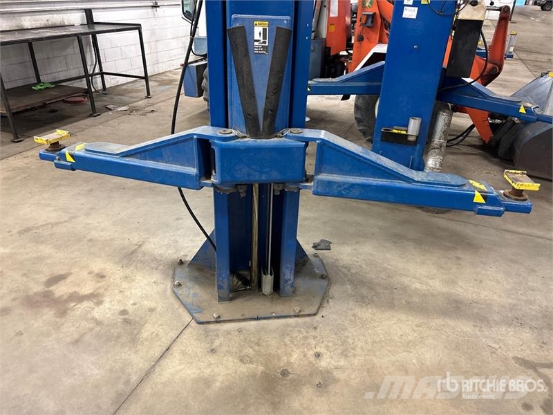  Rotary SPO18N310 2 Post 18000 lb Vehicle Lift Gradbeništvo - drugo