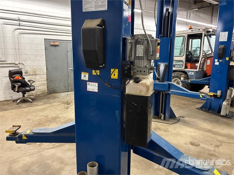  Rotary SPO18N310 2 Post 18000 lb Vehicle Lift Gradbeništvo - drugo