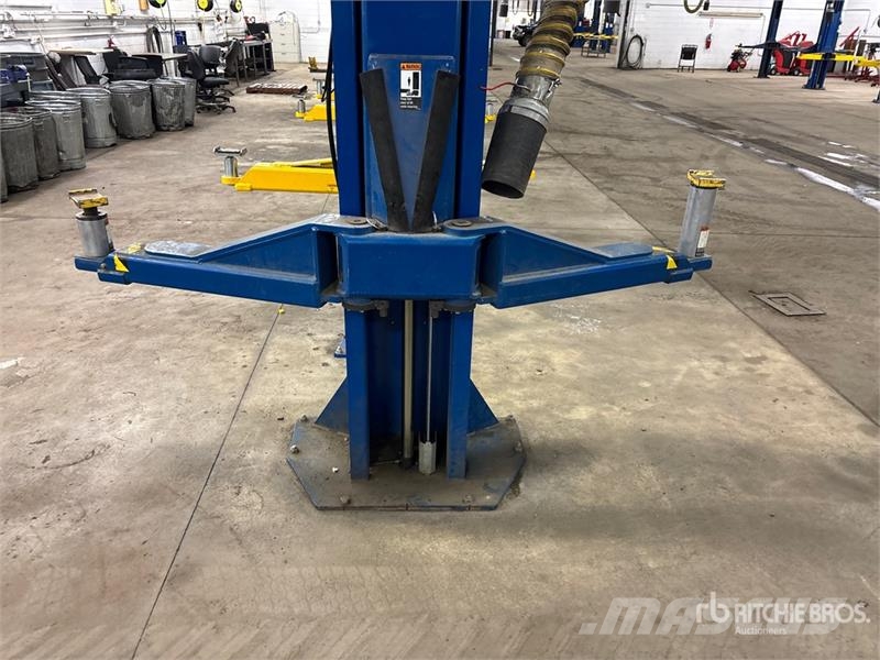 Rotary SPO18N310 2 Post 18000 lb Vehicle Lift Stavebnictví - ostatní