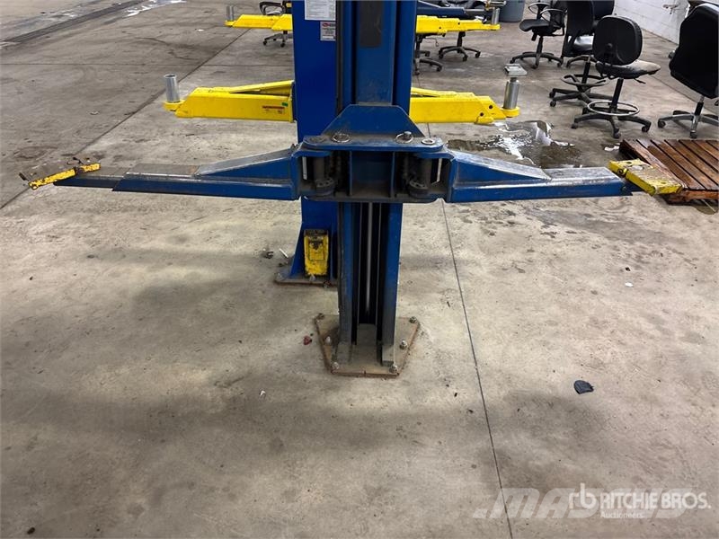  Rotary SPO9-100 2 Post 9000 lb Vehicle Lift Építőipar - Egyebek