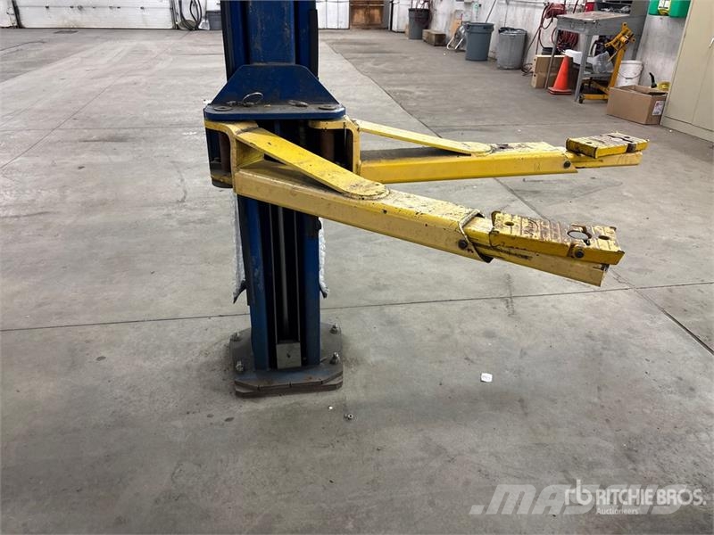  Rotary SPO9-200 2 Post 9000 lb Vehicle Lift معدات البناء - غير ذلك