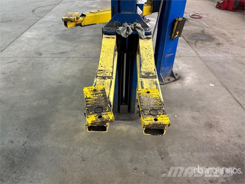  Rotary SPO9-200 2 Post 9000 lb Vehicle Lift معدات البناء - غير ذلك