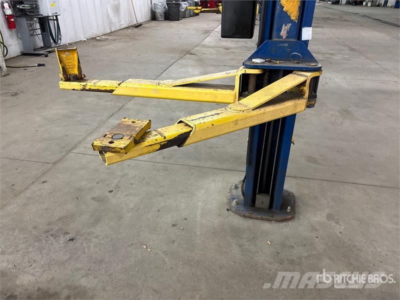  Rotary SPO9-200 2 Post 9000 lb Vehicle Lift معدات البناء - غير ذلك