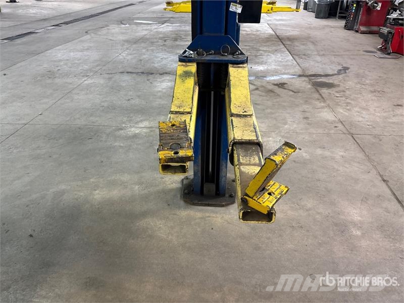  Rotary SPO9-200 2 Post 9000 lb Vehicle Lift معدات البناء - غير ذلك