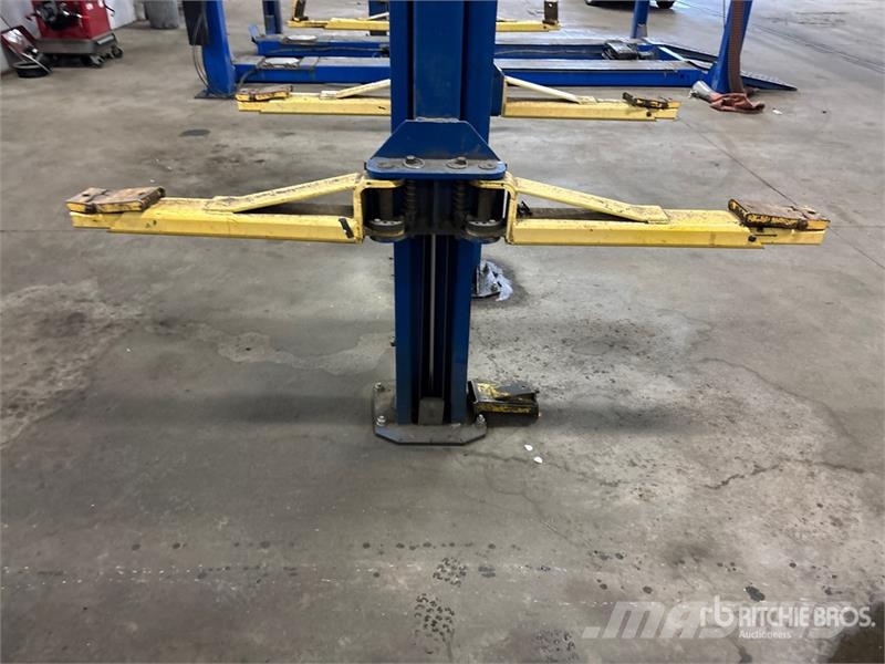 Rotary SPO9-200 2 Post 9000 lb Vehicle Lift Építőipar - Egyebek