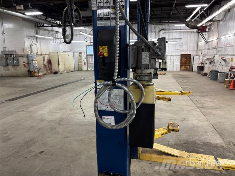  Rotary SPO9-200 2 Post 9000 lb Vehicle Lift معدات البناء - غير ذلك