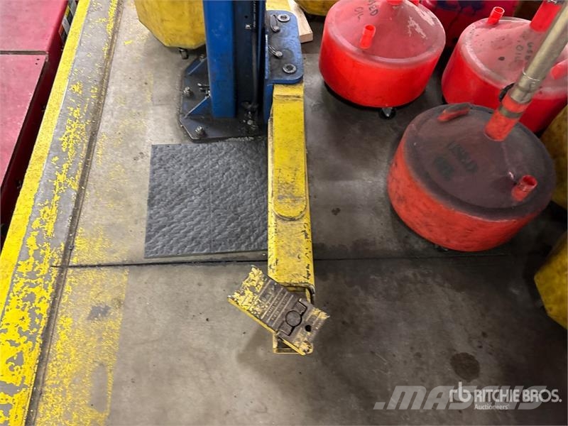  Rotary SPO9N400 2 Post 9000 lb Vehicle Lift Construcción - Otros