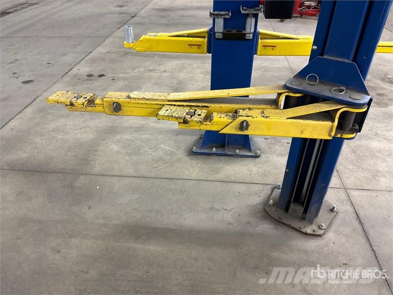 Rotary SPOA10N500 2 Post 10000 lb Vehicle Lift Stavebnictví - ostatní