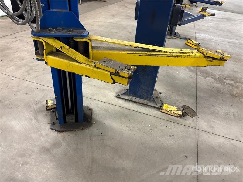 Rotary SPOA10N700 2 Post 10000 lb Vehicle Lift معدات البناء - غير ذلك