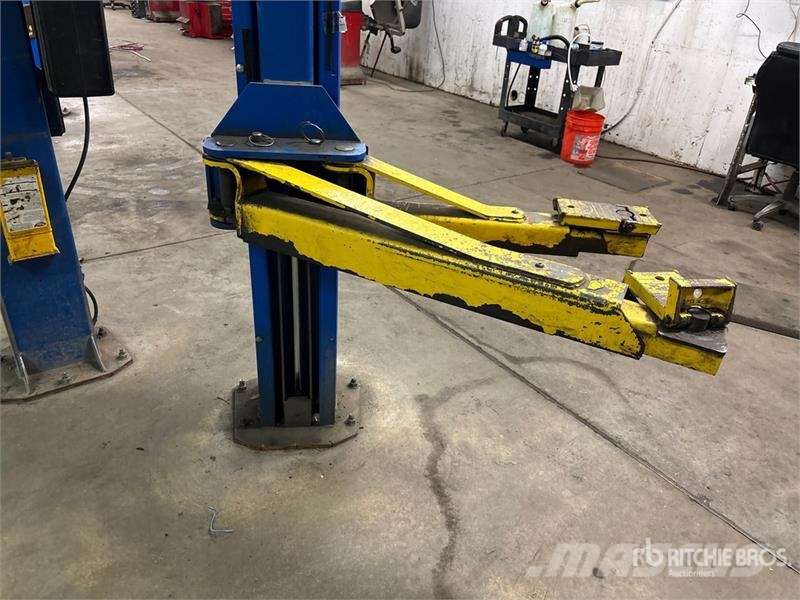  Rotary SPOA10N700 2 Post 10000 lb Vehicle Lift معدات البناء - غير ذلك