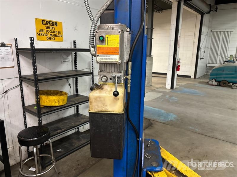  Rotary SPOA10N700 2 Post 10000 lb Vehicle Lift معدات البناء - غير ذلك