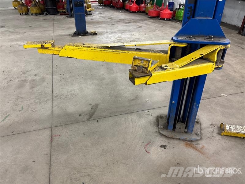 Rotary SPOA10N700 2 Post 10000 lb Vehicle Lift معدات البناء - غير ذلك