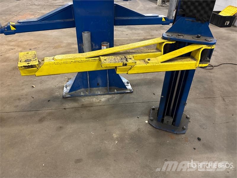  Rotary SPOA10N700 2 Post 10000 lb Vehicle Lift Construcción - Otros