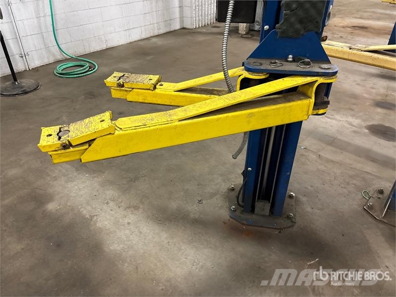  Rotary SPOA10N700 2 Post 10000 lb Vehicle Lift Construcción - Otros