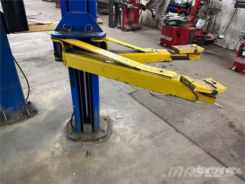 Rotary SPOA10N915 2 Post 10000 lb Vehicle Lift Építőipar - Egyebek