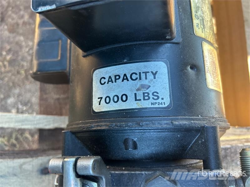  Rotary SPOA700 2 Post 7000 lb Vehicle Lift معدات البناء - غير ذلك