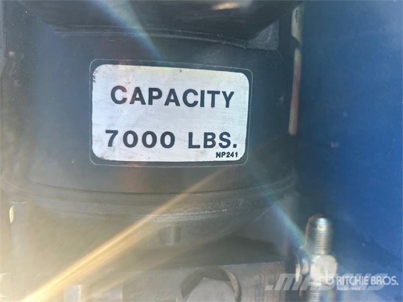  Rotary SPOA700 7000 lb Vehicle Lift معدات البناء - غير ذلك
