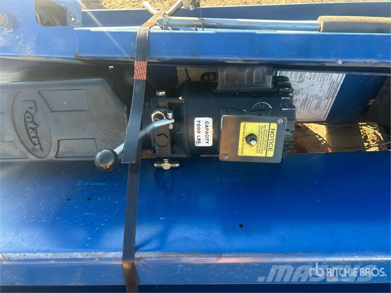  Rotary SPOA700 7000 lb Vehicle Lift معدات البناء - غير ذلك