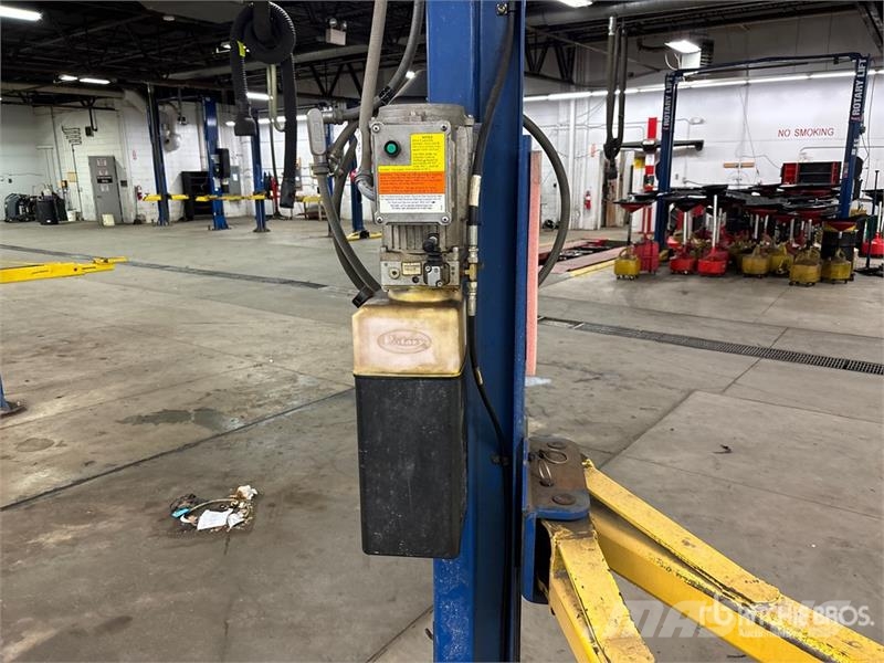  Rotary SPOA9N400 2 Post 9000 lb Vehicle Lift معدات البناء - غير ذلك