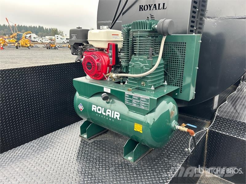 Royal 2000 Gallon Asphalt Sealer Spray System Коммерческий транспорт - Другие