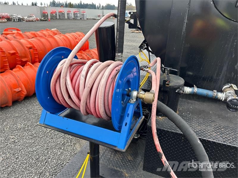 Royal 2000 Gallon Asphalt Sealer Spray System Коммерческий транспорт - Другие