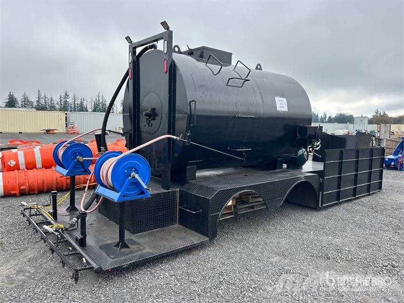 Royal 2000 Gallon Asphalt Sealer Spray System Коммерческий транспорт - Другие