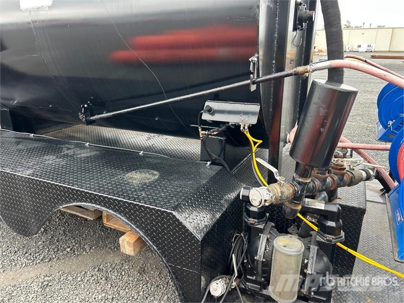 Royal 2000 Gallon Asphalt Sealer Spray System Коммерческий транспорт - Другие