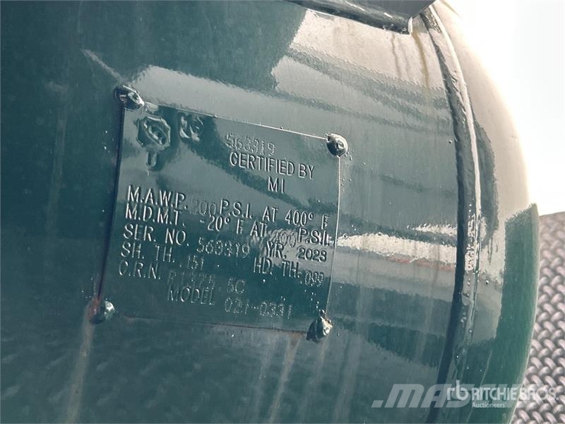 Royal 2000 Gallon Asphalt Sealer Spray System Коммерческий транспорт - Другие