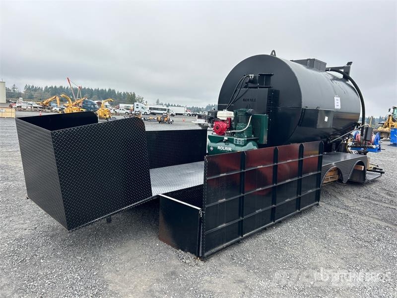 Royal 2000 Gallon Asphalt Sealer Spray System Коммерческий транспорт - Другие