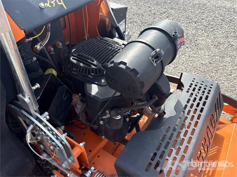 Scag SVRII-48V-23CV 4x2 Stand-On Lawn Mower (Inoperable Kosiarki ogrodowe
