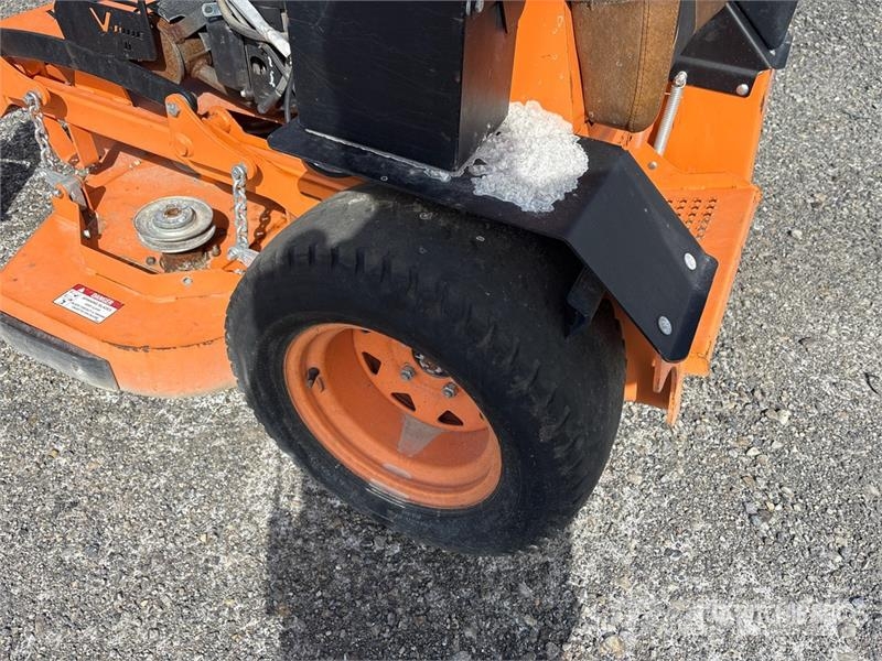 Scag SVRII-48V-23CV 4x2 Stand-On Lawn Mower (Inoperable Kosiarki ogrodowe