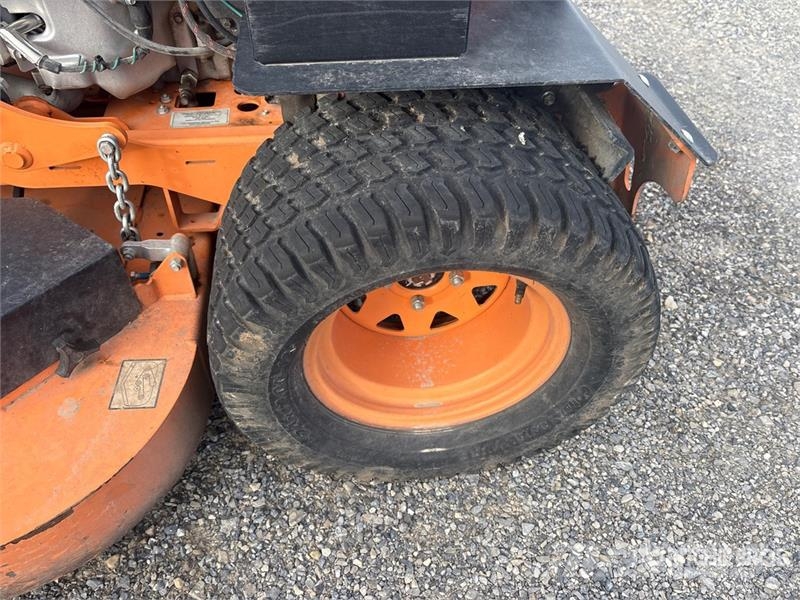 Scag V- ride II 4x2 Stand-On 61 in Lawn Mower Kosiarki ogrodowe