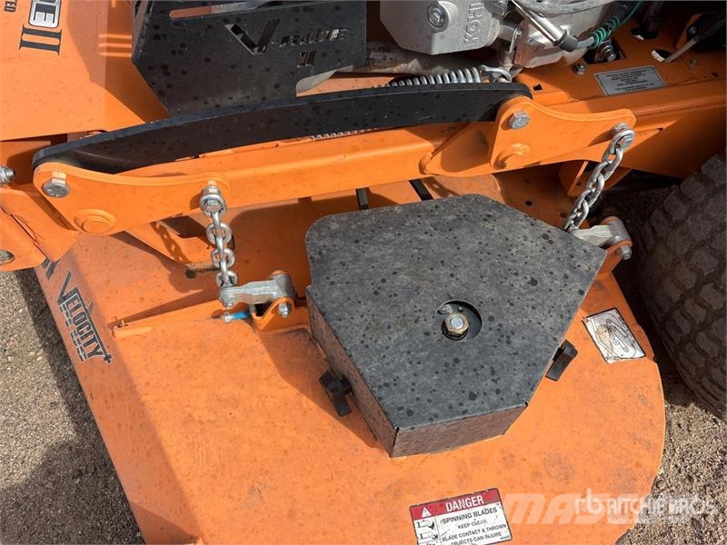 Scag V- ride II 4x2 Stand-On Fairways and rough but not Trattorini tagliaerba