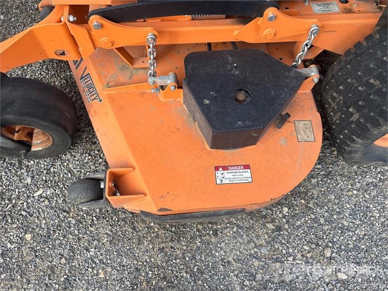 Scag V- ride II 4x2 Stand-On 61 in Lawn Mower Kosiarki ogrodowe
