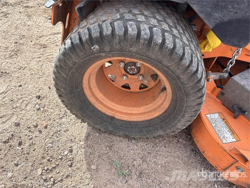Scag V- ride II 4x2 Stand-On Fairways and rough but not Trattorini tagliaerba