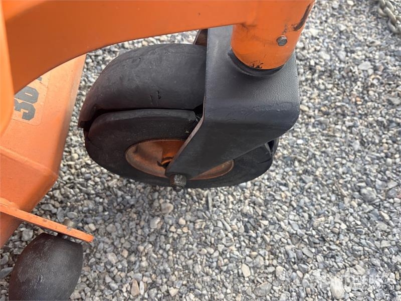 Scag V-Ride II Advantag 4x2 Stand-On 36 in Lawn Mower Kosiarki ogrodowe